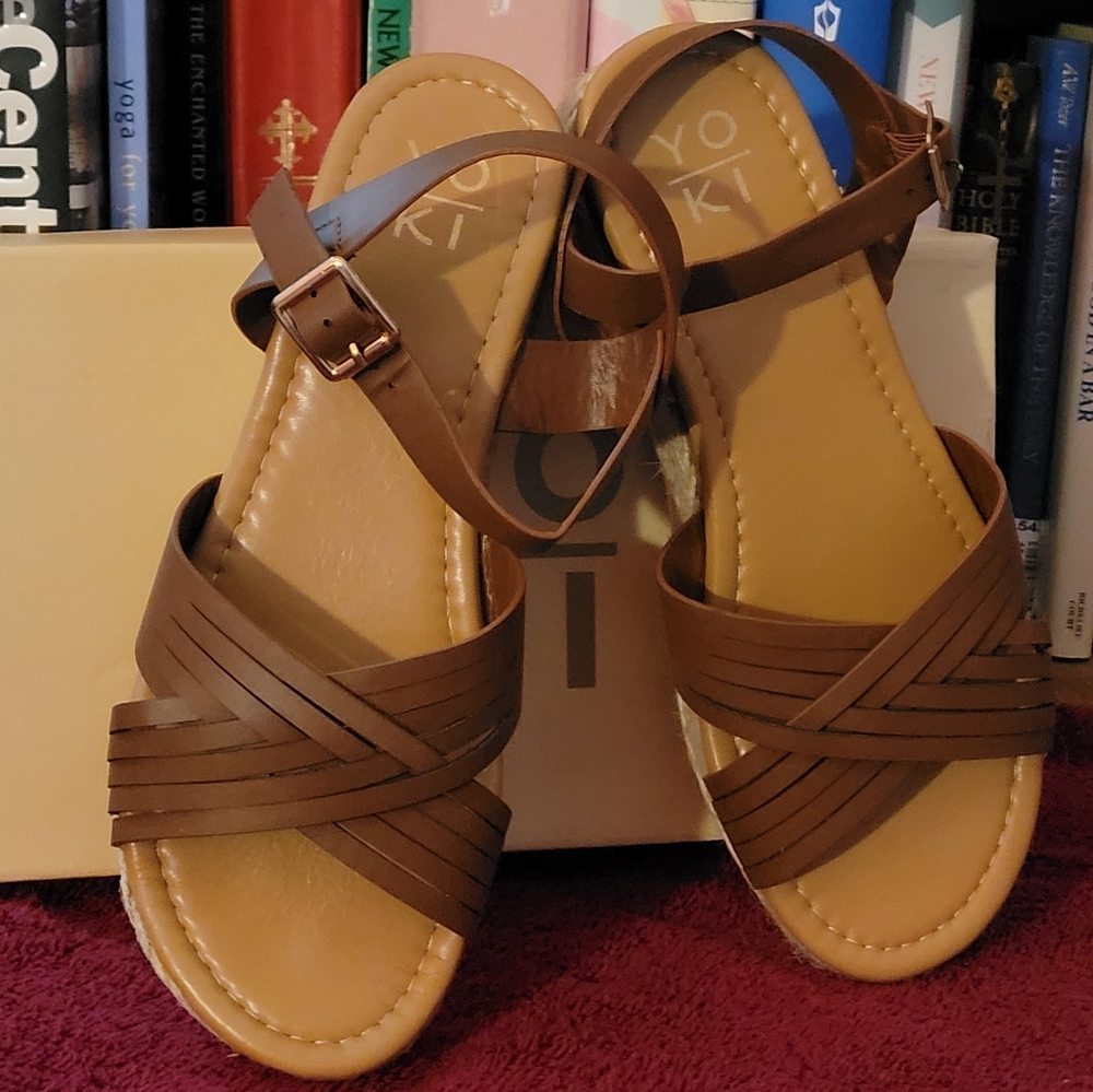 YOKI BROWN PLATFORM SANDALS
